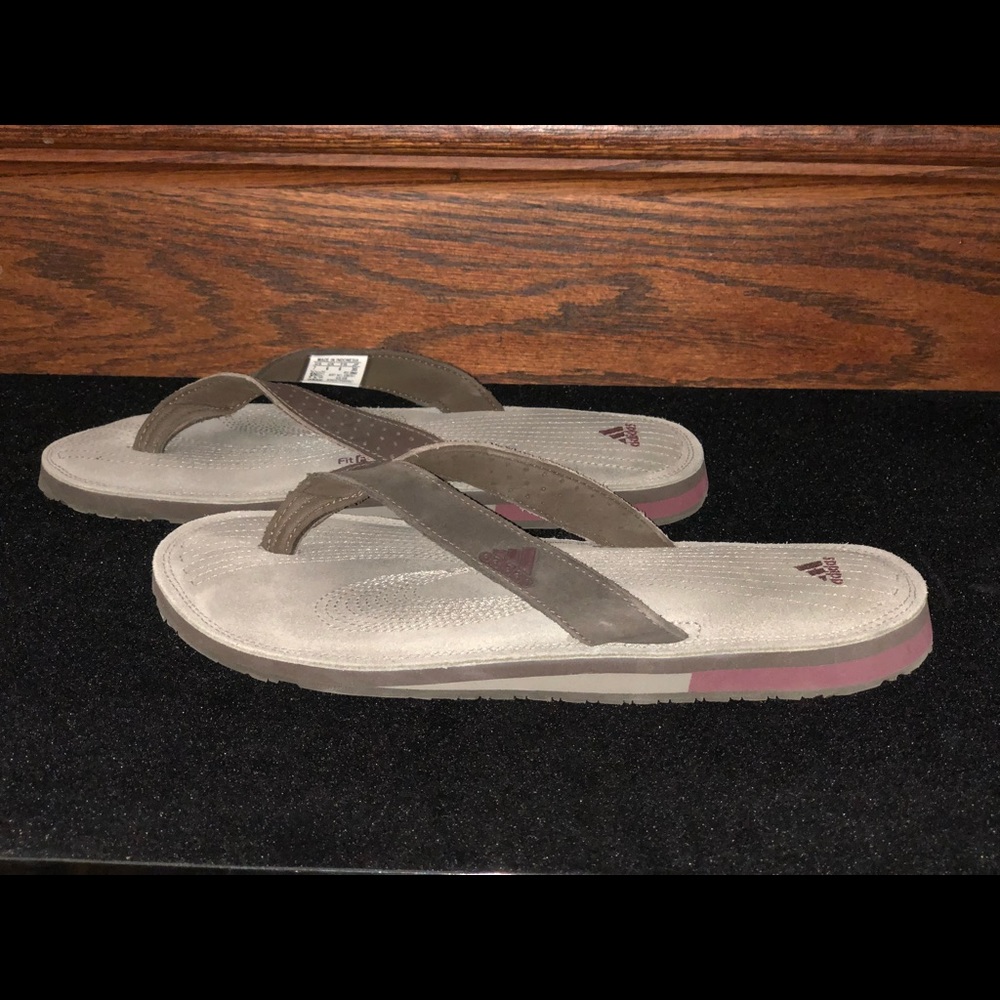 ADIDAS thong slides w/ Fit Foam footbed Sz. 7